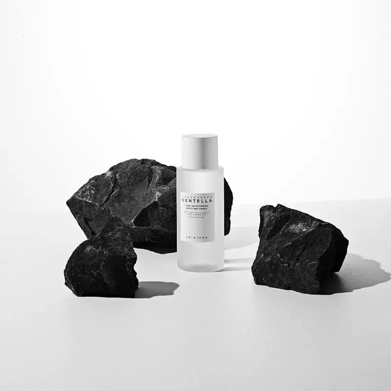 SKIN1004 - Madagascar Centella Tone Brightening Boosting Toner - 210 ml Pharmacie Lariboisière Shop