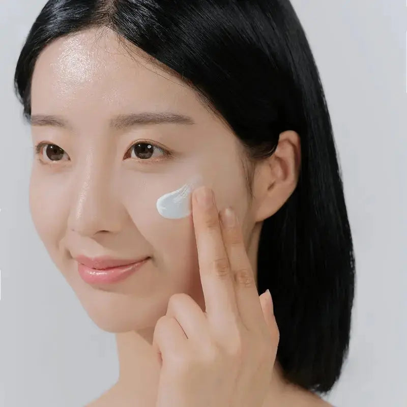 SKIN1004 Madagascar Centella Hyalu-Cica Waterproof Sunscreen Serum SPF 50+ 50 ml Pharmacie Lariboisière Shop